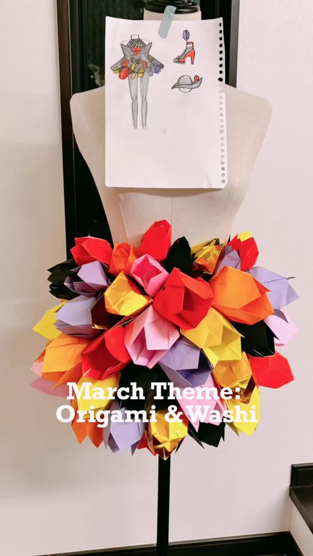 【A Boy’s Adventure: 70 Tulips, One Vision🌷✨】
Origami is more than just paper folding.
No glue, just one sheet, a unique art form recognized worldwide🌏
But it’s also Mathematics & Space Tech🚀
From flat sheets to 3D structures, mastering this spatial sense early on opens doors far beyond art.
By folding 70 individual tulips, he’s created a massive, intricate masterpiece.
Small units, one giant leap. Can’t wait to see where his creativity takes him next! 📈
--------------------------------------
【中学生の男の子の冒険】
折り紙は、糊を使わずに
1枚で形を完成できる点がユニークで
世界的にも評価されてきました🌐
そしてこれは数学や宇宙開発の世界でも
幅広く活用されています
平面から立体の感覚を
子供の頃から身につけておくと
作品制作以外の場面でも
思考力の強化に大いに役立っていきます🫶
チューリップを約70個追って
細かい立体によって
更に大きな立体を生み出したシルエット!
彼のますますの成長が楽しみです🙌