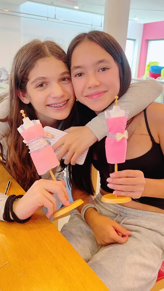 From the moment they stepped into the studio, these two young girls were all smiles. They were shining brightly throughout the whole session!
The first thing they chose? Pink materials🩷
Before moving to the dress form, they focused intently on their sketches. They carefully completed each step, meticulously finishing a fitted dress design.
No matter the setting, we see the same truth: Children instinctively know how to learn. They already possess their own will. Given the right spark, they will flourish and grow according to that will.
The answers are found within. This journey of self-discovery through creation—let's keep enjoying it!
Thank you for reaching out about our online classes,
we are planning some exciting and fun projects, so stay tuned!🥰
----------------------------------------------
スタジオに足を踏み入れた瞬間から、この二人の女の子は終始笑顔でした。セッション中ずっと、明るく輝いていました!
最初に彼女たちが選んだのは? ピンクの材料です🩷
トルソー(ドレスフォーム)を使った作業に入る前に、二人は熱心にスケッチに集中。一つ一つの工程を丁寧に、フィット感のあるドレスデザインを素敵に完成させました。
どこの場所、国にいても、子供たちとクラスをしていて感じることはいつも同じ😊
それは、子どもたちは直観的に良い学び方を知っているということ。彼らは既に自分の意志を持っており、適切なきっかけがあればその意志にそって伸び伸びと成長していきます✨
答えは自分自身の内側に見つかるもの。創造を通した自己発見の旅を、これからも一緒に楽しみましょう!
オンラインクラスへのお問い合わせ、ありがとうございます!
ワクワクするような楽しいプロジェクトをいくつか計画していますので、楽しみにしていてくださいね!🥰
Thank you @lilygmetro 💛