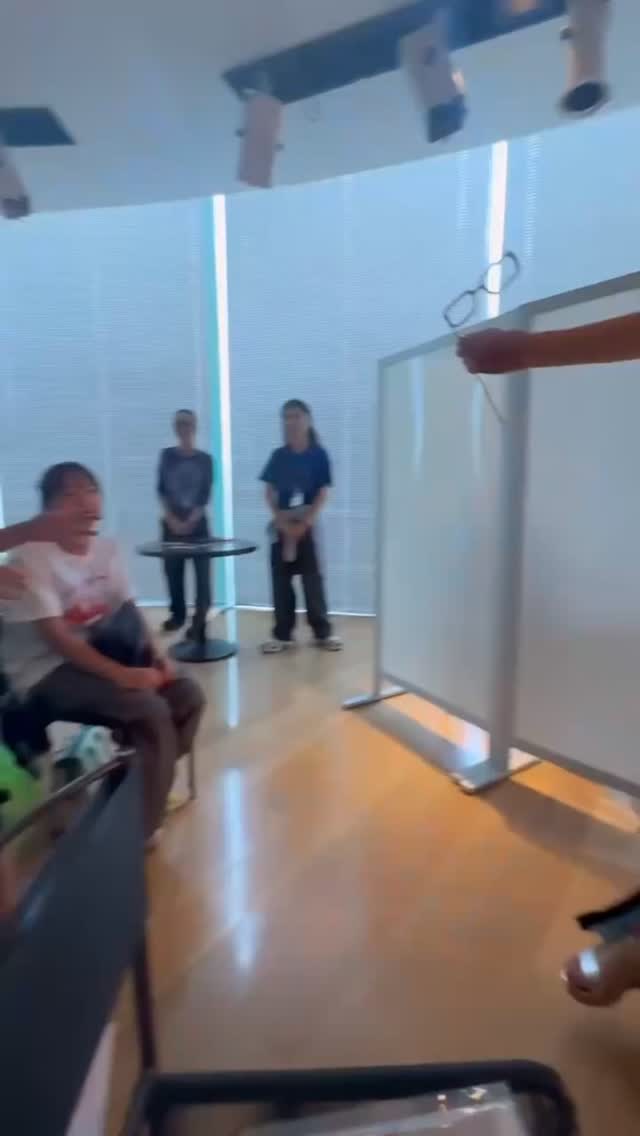 For the November 23rd event, many people are generously dedicating their valuable time and skills to help us🌐✨

We all go through different phases in life, don't we?

Whether school is fun or not fun,
Whether work is fulfilling or challenging,
Whether we are healthy or struggling with our health,
But when we open our PCs or tablets, a borderless place is there❤️‍🔥

A place where we can truly feel that we are accepted just as we are.
A place that tells us, "Creating is fun, and you've got this because you can build it yourself."

There would be nothing that makes us happier than seeing more children and adults looking forward and moving ahead, all gathering in this single place and seeing their potential blossom.

Borderless Design School is no longer just the place that our founder, Masako, dreamed of as a child;
It has become a place where everyone's vision aligns.

Everyone is doing such a great job—children and adults alike. Let's all share the best time together on November 23rd!

----------------------------------------

11月23日のイベントに向けて、本当に多くの方々が貴重な時間とスキルを惜しみなく提供して協力してくださっています。

私たちは皆、日々さまざまな時期を経験しますよね😊

学校が楽しい時も、楽しくない時も、
仕事が充実している時も、困難に直面している時も、
健康な時も、健康でない時も、
でも、パソコンやタブレットを開けば、そこにボーダレスな居場所が存在します😉🌐✨

「自分は自分のスタイルで良い」と実感できる場所。
「創ることは楽しい、そして自分で創り出せるから大丈夫だ」と気付ける場所😘

前を向いて進んでいく子どもたち、大人たちがこの一つの場所に集まり、みんなの力が開花していくこと以上に、嬉しいことはありません😉

ボーダレスデザインスクールは、もはや創業者であるMasakoが子どもの頃に夢見た場所ではなく
今では、みんなのビジョンが重なり合う場所となりました。

子どもも大人も、みんなそれぞれ本当によく頑張っています。
11月23日、最高の時間を共に過ごしましょう！❤️‍🔥