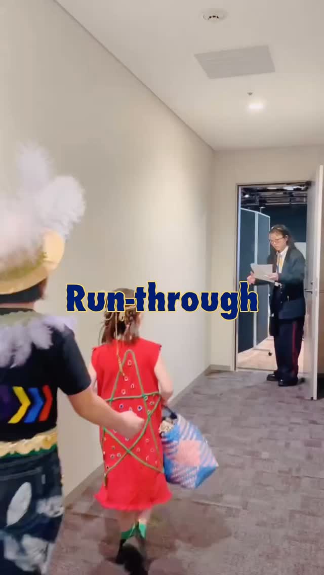 Rehearsal time! 🎧✨
There's always a story unfolding backstage. Can't wait for the show!

リハーサルスタート前！
舞台の裏にはいつもストーリーがありますね🪽

１２月からはまた新たな次の旅に出発しましょう🛫✨
日本⇄世界をデザインで巡るプログラム🌐
@borderless_d_school