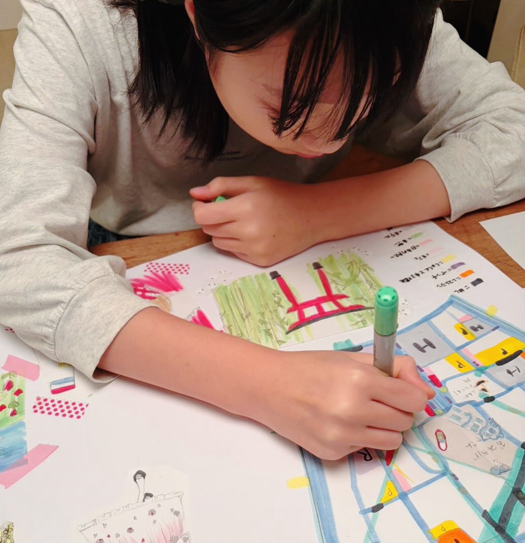 【Grow at your own pace】🌱
Yesterday’s presentation theme: Town × Fashion × International Exchange.
Watching students (ages 4-17) embrace the creative process was inspiring. We often think in 0 or 100, but growth isn't always a full bloom. Sometimes, it’s about showing your "sprout" and letting the world help you grow.
The best part? Seeing their smiles when we told them, "Compare yourself only to who you were yesterday."
So much potential in one room!
------------------------------------
【チャンスは自分次第で掴める】🌈
昨日はプレゼンテーションDayでした。
テーマは、まち×ファッション×国際交流。
4歳から17歳まで。其々の発表から、彩り溢れる考えにアクセス出来ましたね。
受験や試験勉強で慌ただしい日々を過ごす子達も、同年代の子と交流することで、気づきを得てキラキラの笑顔になっている姿がありました。
「発表会出たら"ポジティブなパワー"で、疲れが全部吹き飛んだ!😊」と言ってくれる子達の姿を見て、創作&学びの本質を理解しているような気がして嬉しい気持ちになりました。
もちろん仕事の場面では創作も完璧を求められますが、学ぶ成長過程においては、0か100かで物事を考えない方が良い。
種まきしたアイデアを、花まで咲かせられなくても、芽まで出しているならそれを見せること☺️
そうすることで、周りとの関わりによって茎が伸び、花が開いていくこともあります。
成長機会の積み重ねが、完成度を高める🙌
最後にみんなに共有した
「過去の自分と比べて、何が出来るようになったかを考えようね😊」の言葉に、
ウンウン頷いたり、オッケーマークを笑顔で出している子供達の姿を見て、みんなの成長のポテンシャルを強く感じる1日でした✨